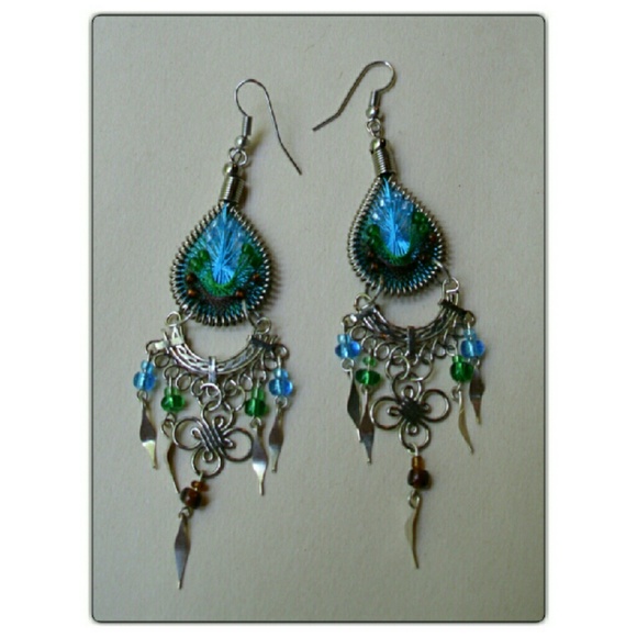 PERUVIAN SILK EARRINGS! - Picture 2 of 4