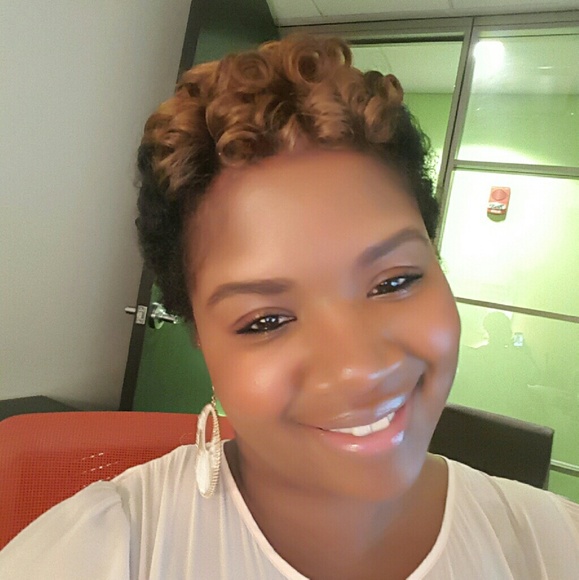 Meet your Posher, Tarrah - Picture 2 of 4