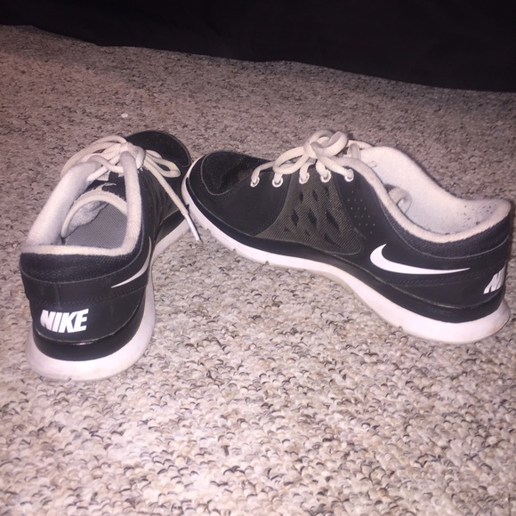 NIKE tennis shoes
