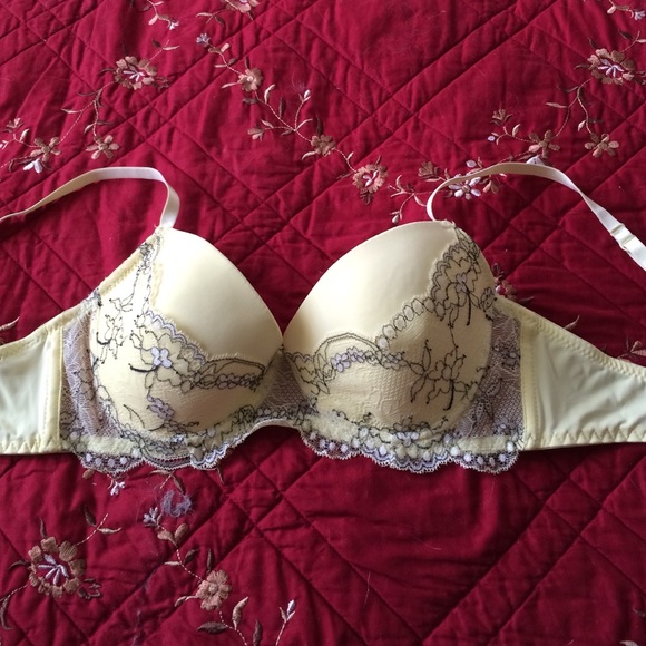 NWOT Yellow Lace Bra