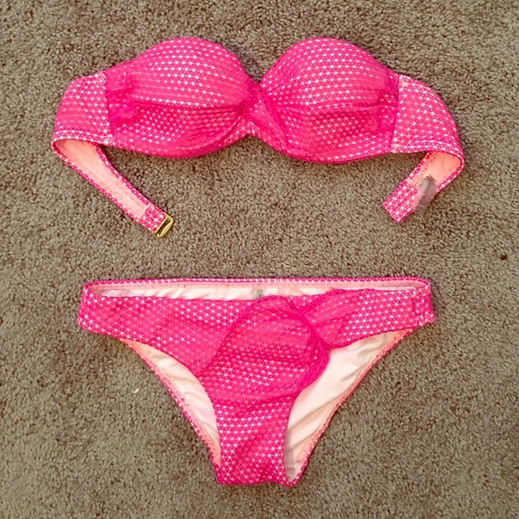 VS bathing suit - Picture 1 of 3