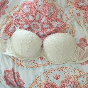 VS Pink Date Push-Up size: 34D VS Pink Date Push-Up size: 34D