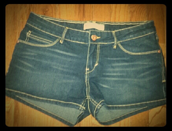 NWOT Levi's shorty shorts size 11