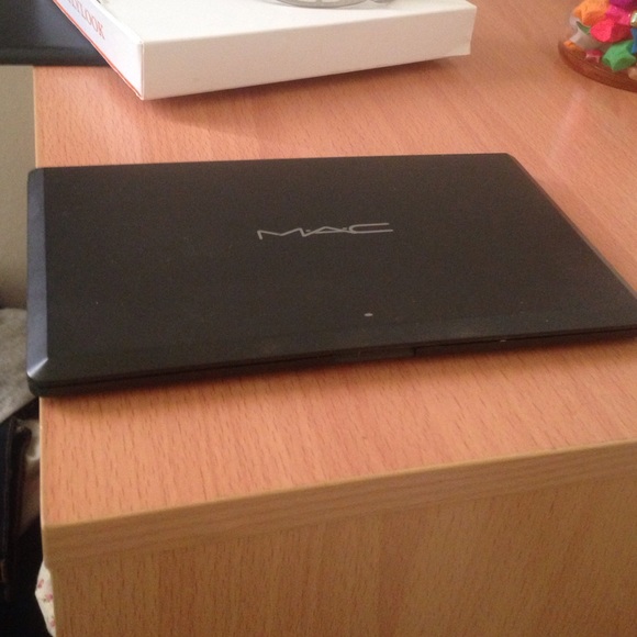 Mac blush case