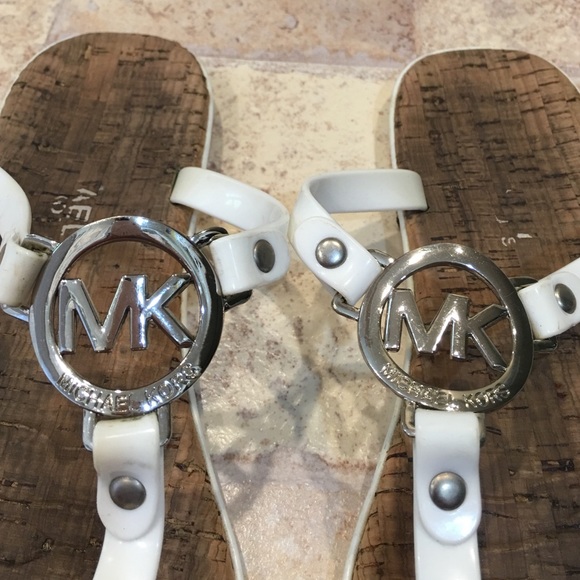 🎉DEAL OF THE DAY🎉 | Michael Kors | White Sandals - Picture 2 of 2