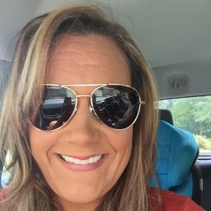 Meet your Posher, Noelle