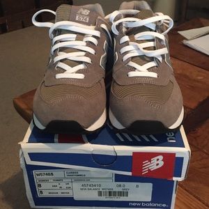 New in box, size 8 new balance. Style W5743410