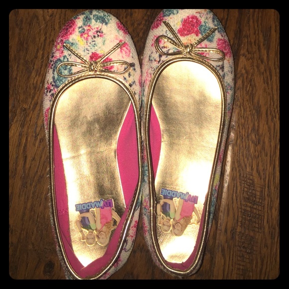 Liv and Maddie floral flats. - Picture 1 of 3