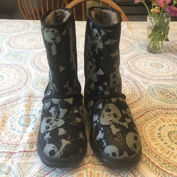 UGG. I ❤️ UGG Skull boots.