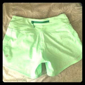 Lululemon groovy run short