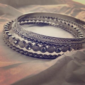 Francesca's bangle set of 4