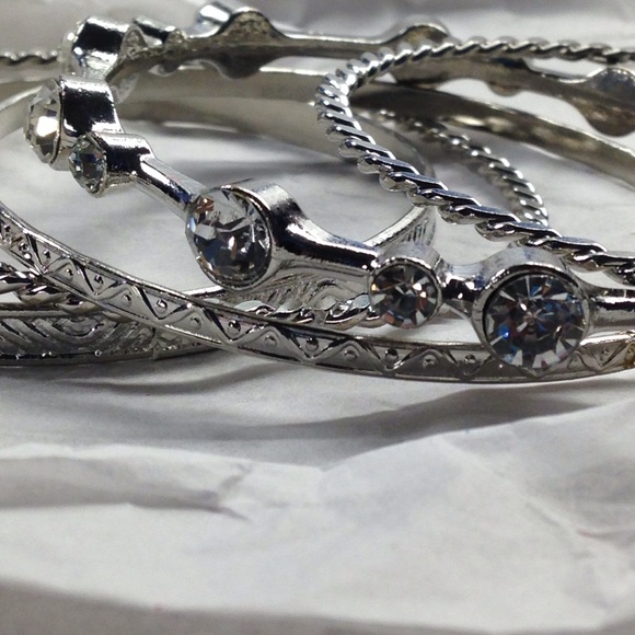 Francesca's silver bangles set of 5 - Picture 4 of 4