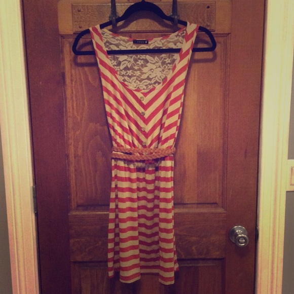 Size Large Belted Dress - Picture 1 of 2