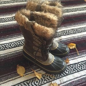 Gray Joan of arctic Sorel winter boots