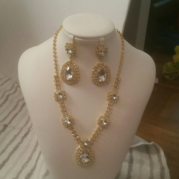 Gold necklace sets - Picture 1 of 1