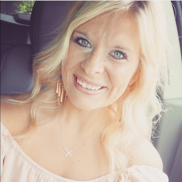 Meet your Posher, Jackie - Picture 2 of 4