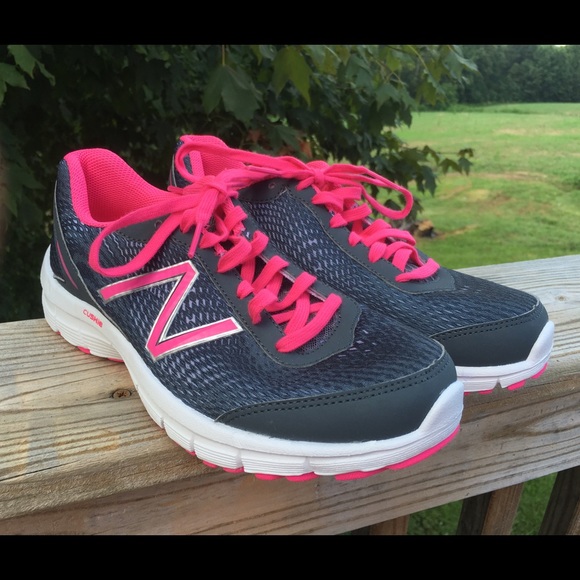 New Balance running tennis shoe size 6.5
