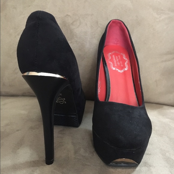 Aolisi black suede stiletto size 6.5 (6)