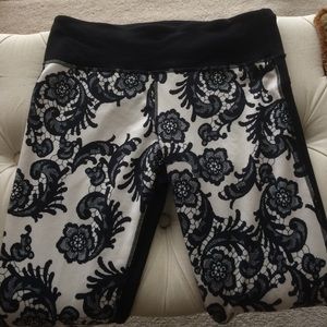 Lululemon Capri workout pants