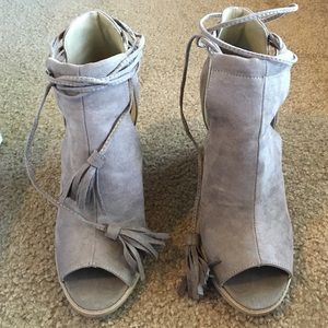 Qupid open-toed booties!