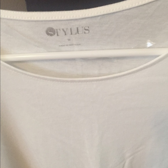 Sold****White and blue embroidered fringe top - Picture 3 of 3