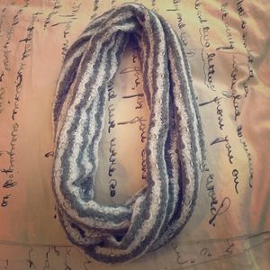 *GOING TODAY!!*Garage Olive & White Infinity Scarf