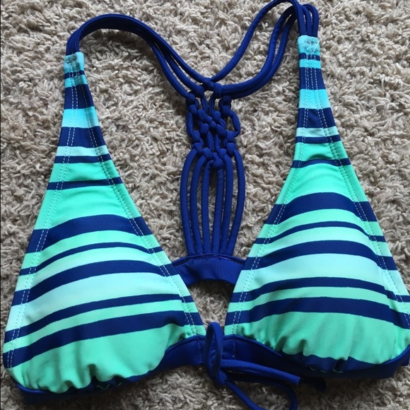 Bikini - Picture 3 of 4