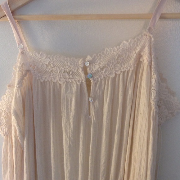 🌞boho Off the shoulder free people top🌞 - Picture 3 of 4