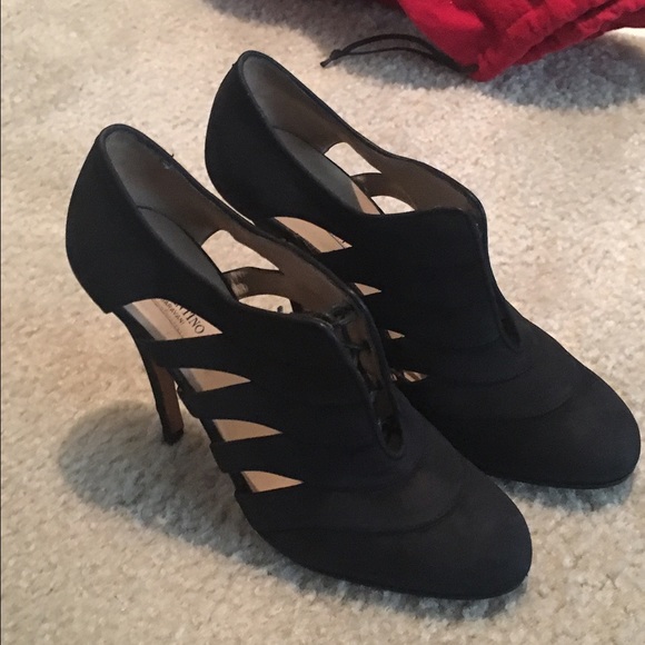 Valentino Shoes - SALE! 😍 Valentino Lace Up Black Pumps
