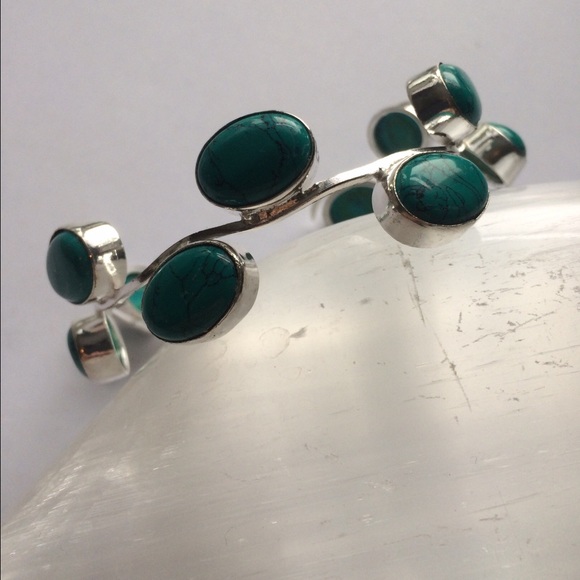 ‼️⬇️SALE‼️⬇️TIBETAN Turquoise Bangle Bracelet - Picture 4 of 4