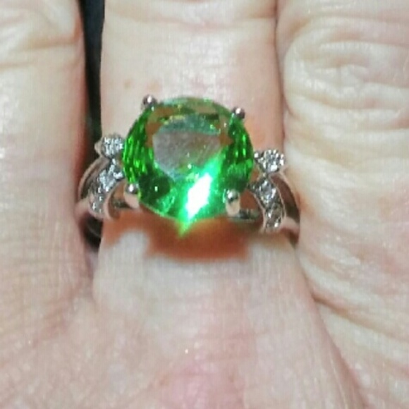 Beautiful Round Peridot Ring Stamped 925