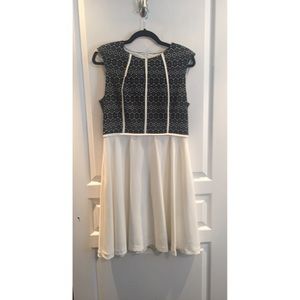 Knee length black and white Sleeveless dress