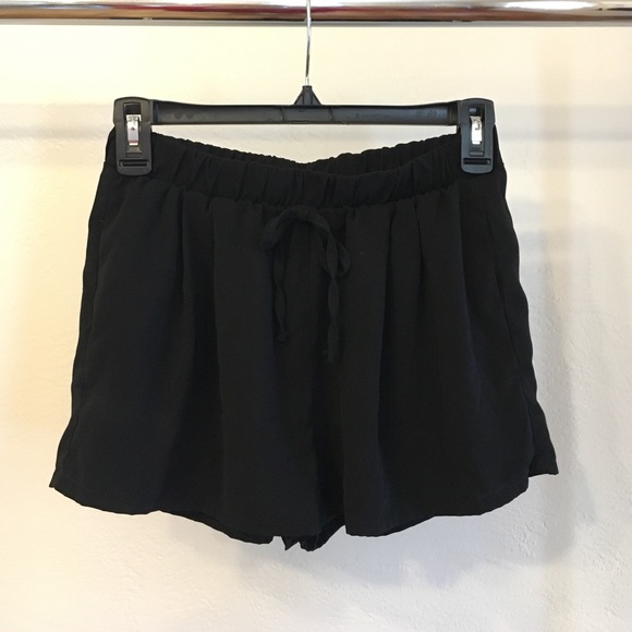 forever21 flowy black shorts