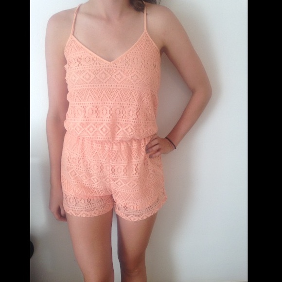 Staple romper 👌🏻 - Picture 2 of 2