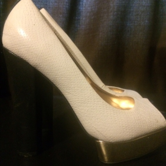 heels - Picture 3 of 4