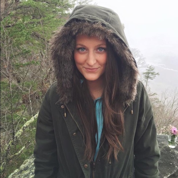 Meet your Posher, Kelsey - Picture 4 of 4