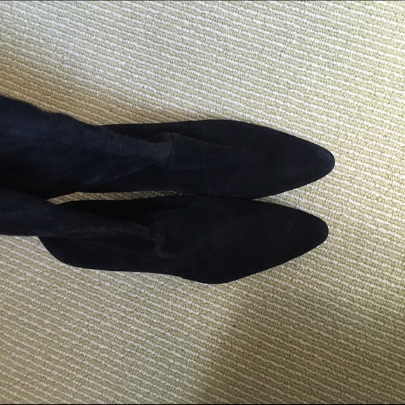 Stuart Weitzman Bootpoint Black Suede Boots! - Picture 3 of 3