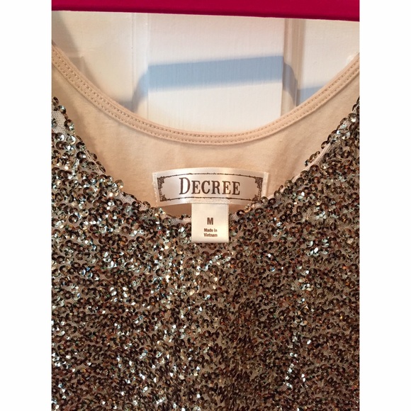 Decree Sleeveless Gold Sequin Tank Top - Picture 2 of 3