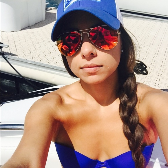 Meet your Posher, Christa - Picture 2 of 3