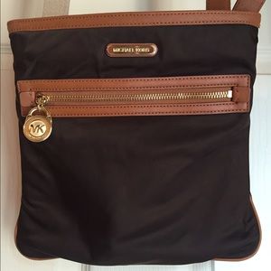 Michael Kors Kempton large  cross body purse