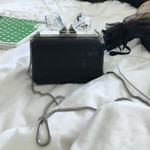 zara cross body bag can be used as a clutch