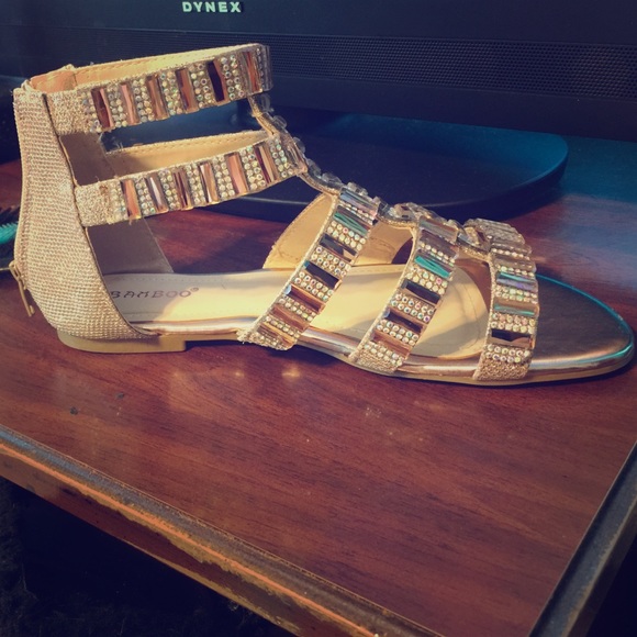 AKIRA sandals