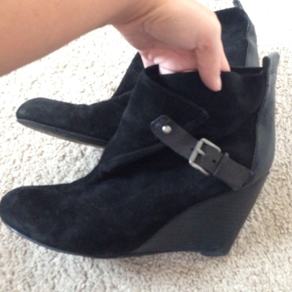 Barely worn- wedge booties