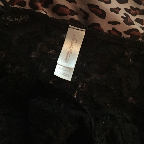 Black Lingerie - Picture 3 of 3