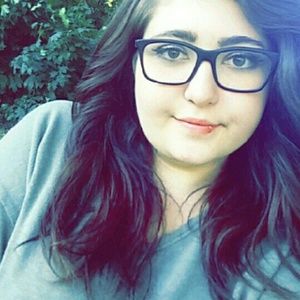 Meet your Posher, Adia