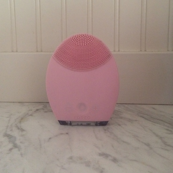 FOREO Luna Cleansing Brush