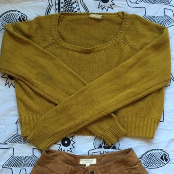 Mustard green/yellow crop top