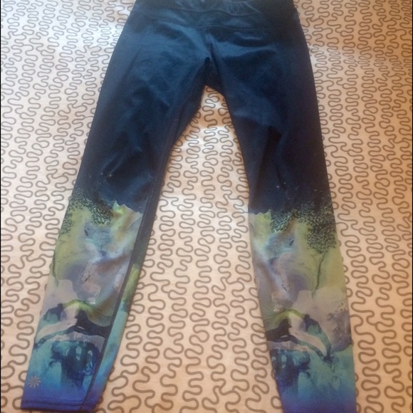 Athleta Graphic Print Sonar Leggings. Like New.