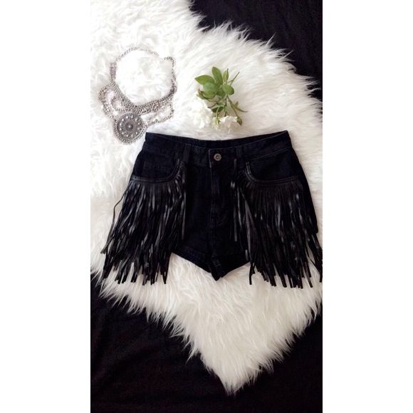 🚫SOLD Kendall Jenner LF Carmar Fringe Shorts - Picture 3 of 4