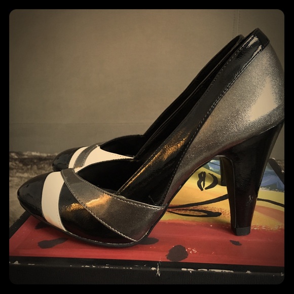 Women's Fioni 'Johnny' Colorblock High Heel Pumps